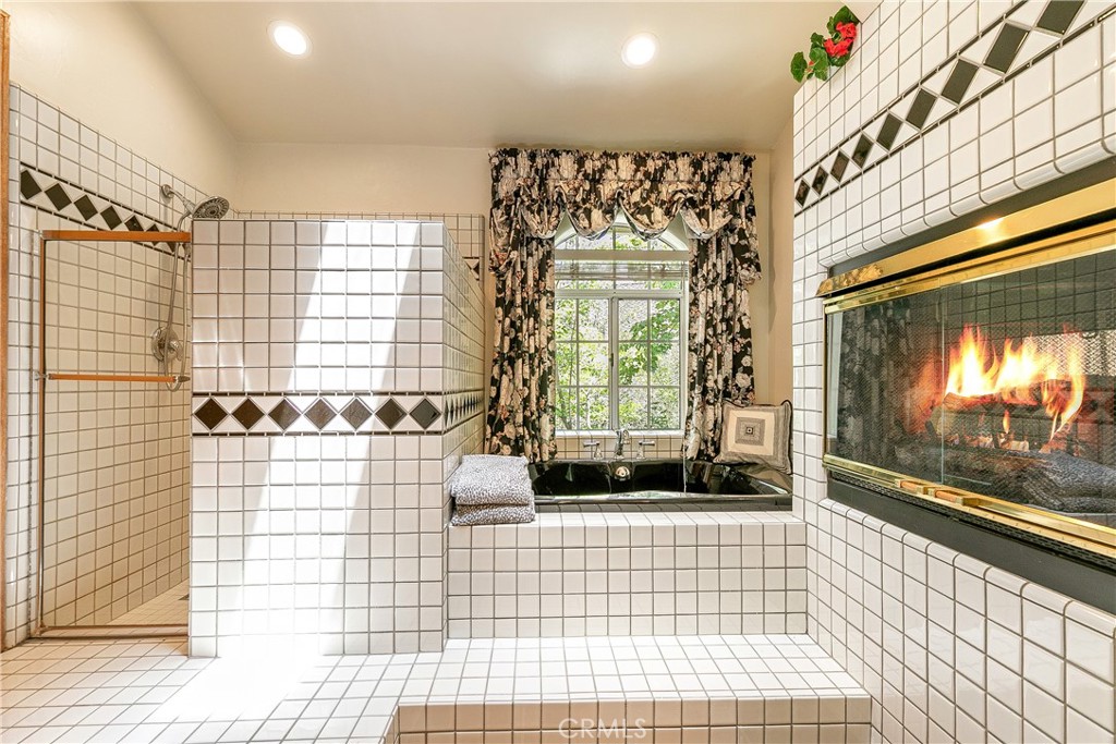 27442 Meadow Bay Drive Property Photo 18