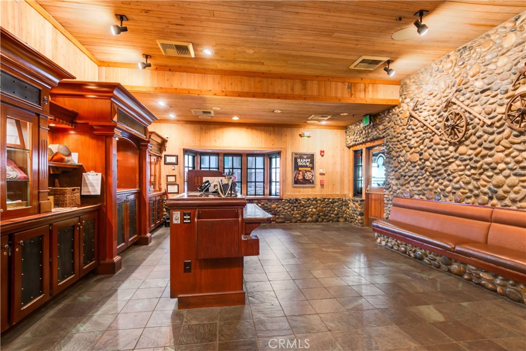 1905 S Commercenter E Property Photo 6