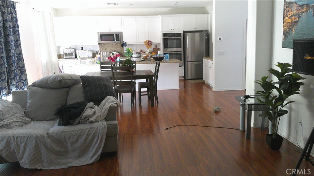 833 Half Moon Avenue Property Photo 6