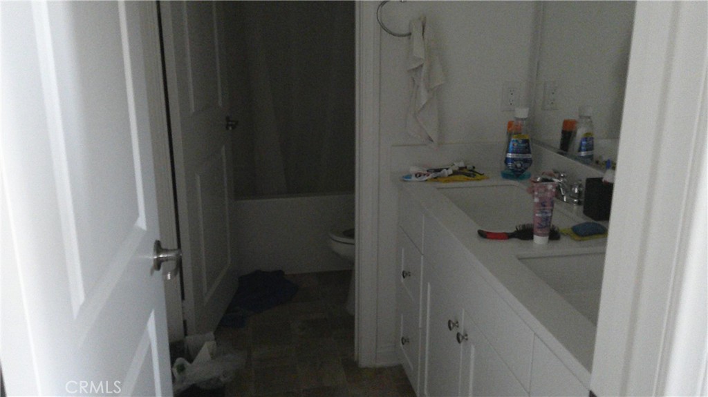 833 Half Moon Avenue Property Photo 15