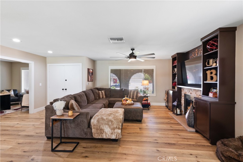 33127 Camelot Drive Property Photo 7