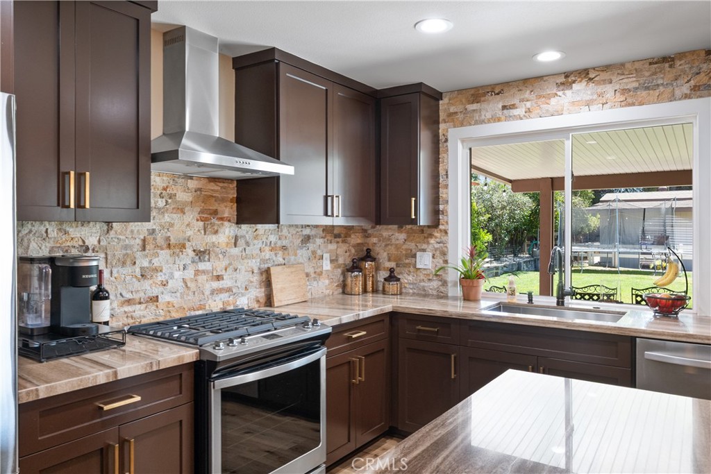 33127 Camelot Drive Property Photo 15