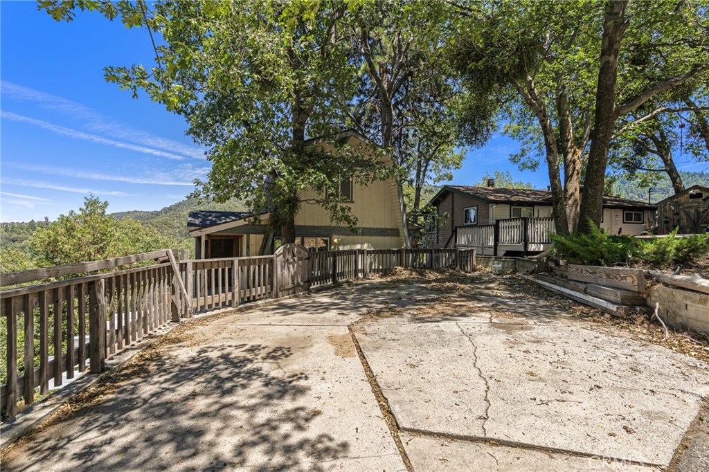 261 Davos Court Property Photo 6