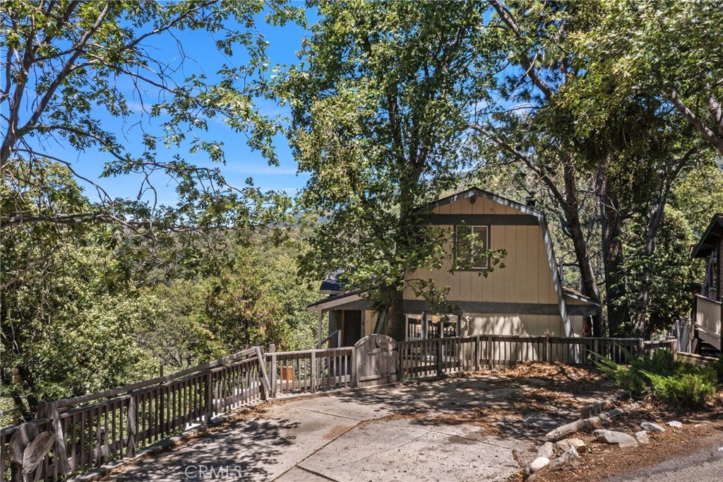261 Davos Court Property Photo 7