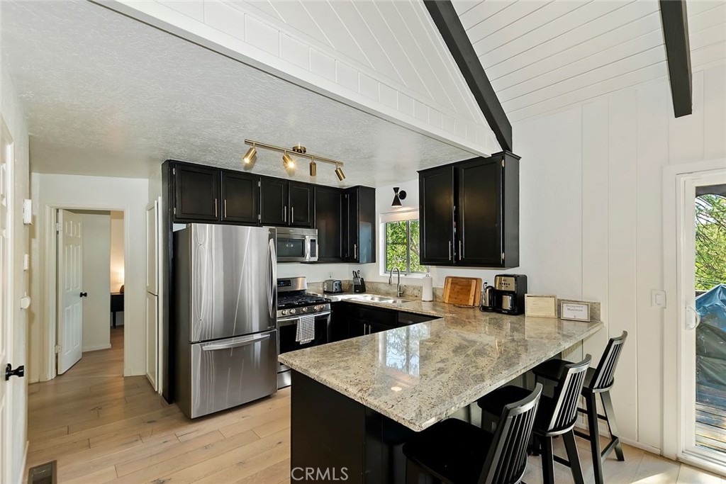 695 Sutter Lane Property Photo 5