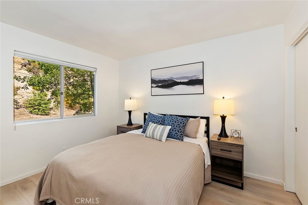 695 Sutter Lane Property Photo 6
