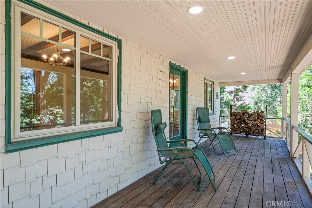 193 Heliotrope Drive Property Photo 3