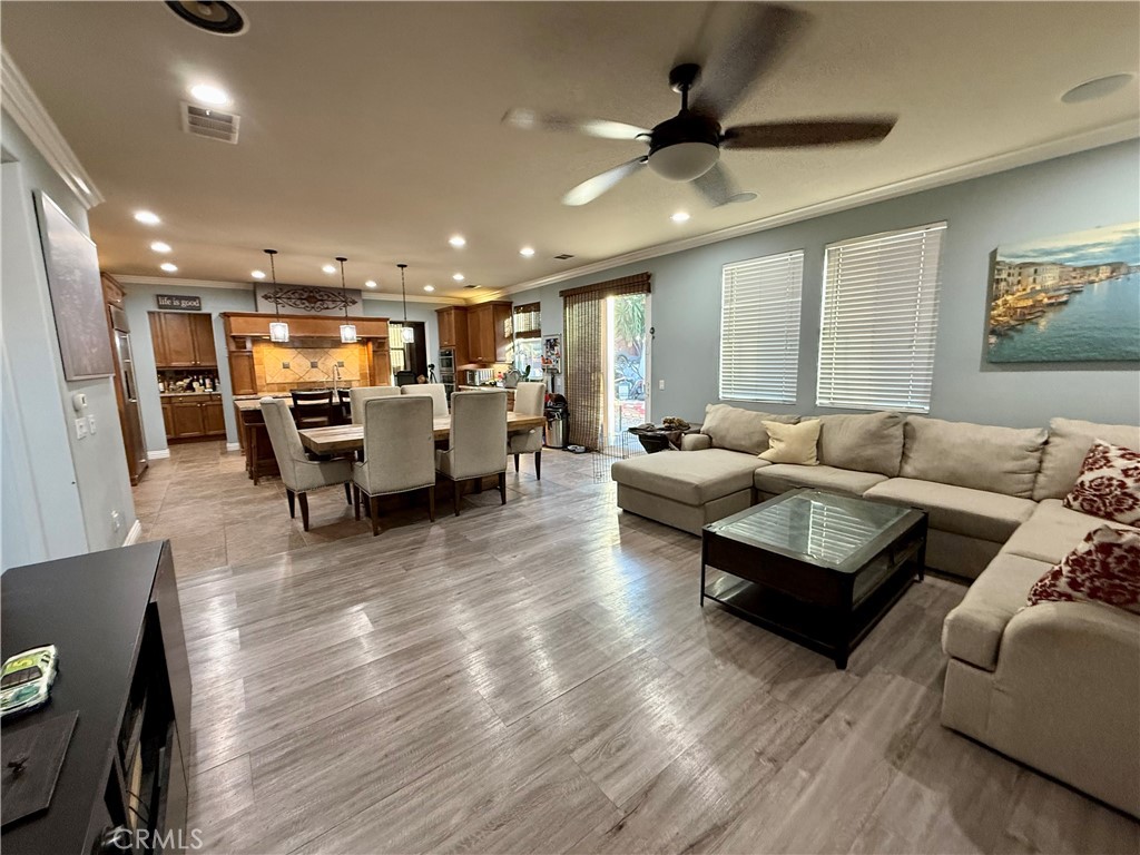 3863 American Elm Road Property Photo 7