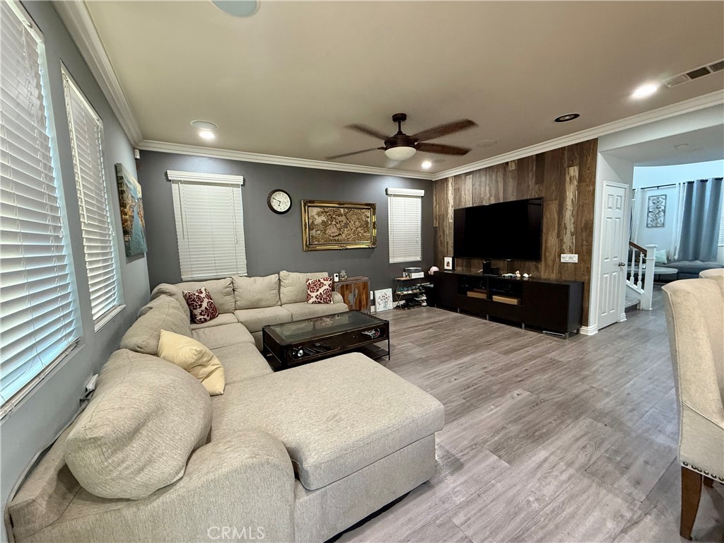 3863 American Elm Road Property Photo 8