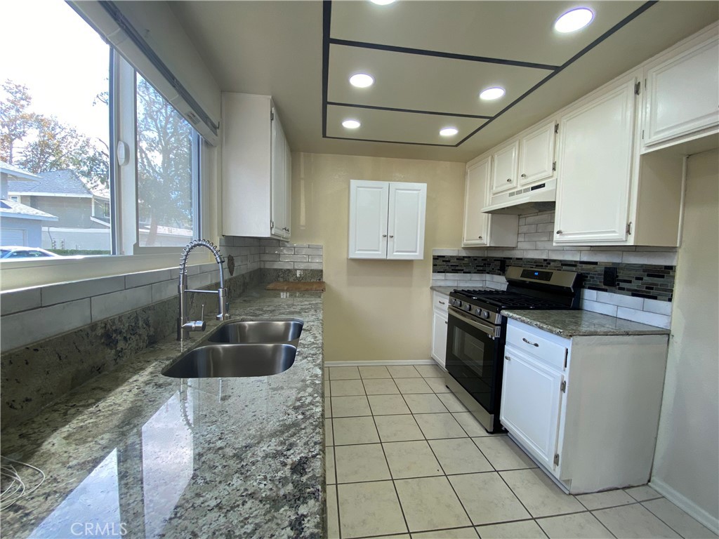 1380 W 48th Street 121 Property Photo 6