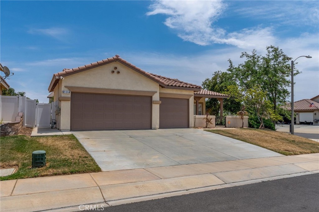 1312 Daylily Dr. Property Photo 2