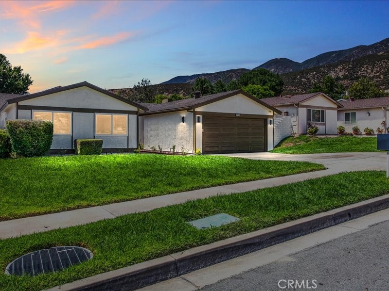 5734 N E Street Property Photo 1