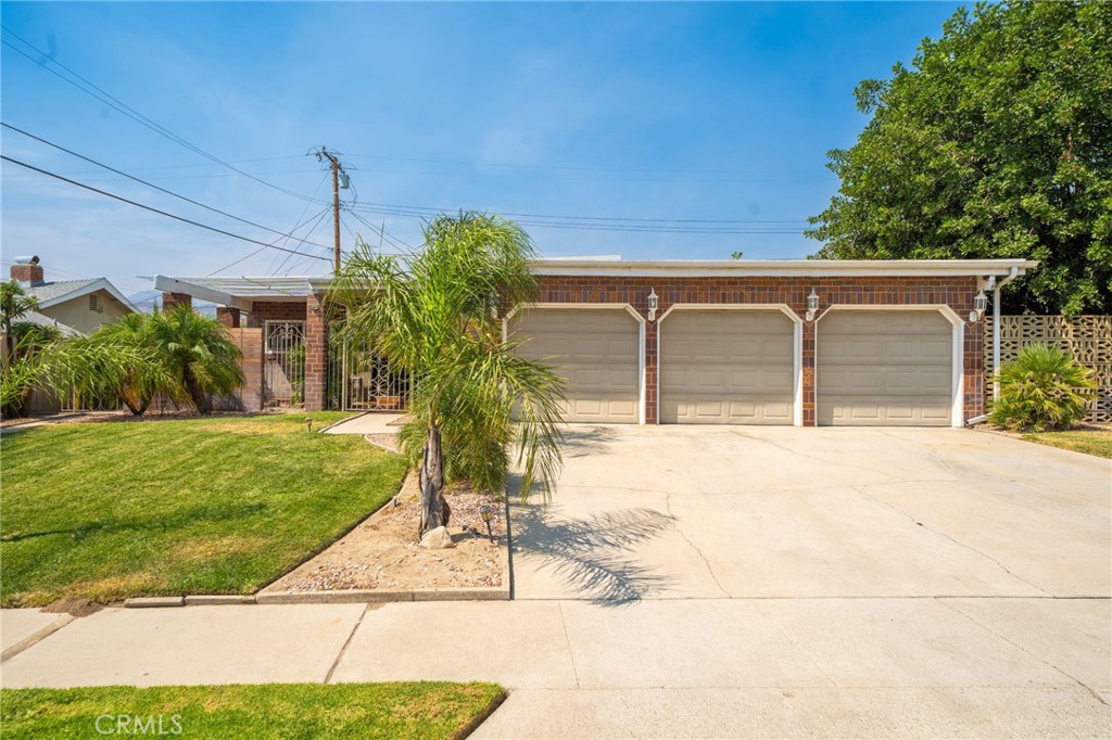 26128 Edgemont Drive Property Photo 1