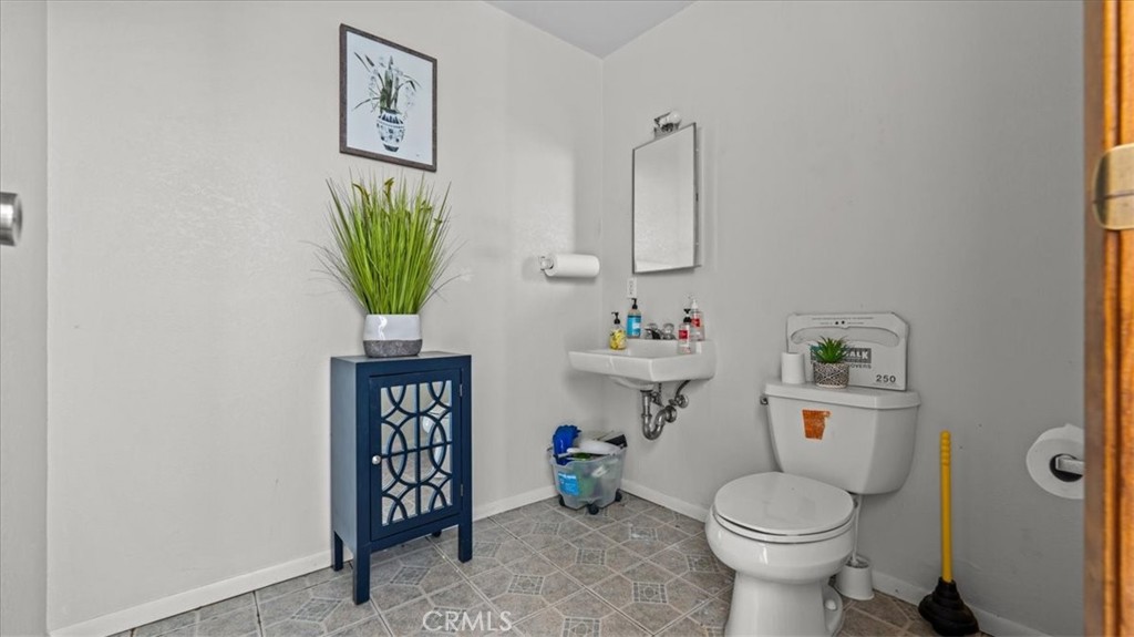 580 E Foothill Boulevard Property Photo 23