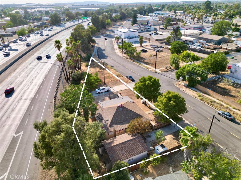 207 E 5th Street Property Photo 1