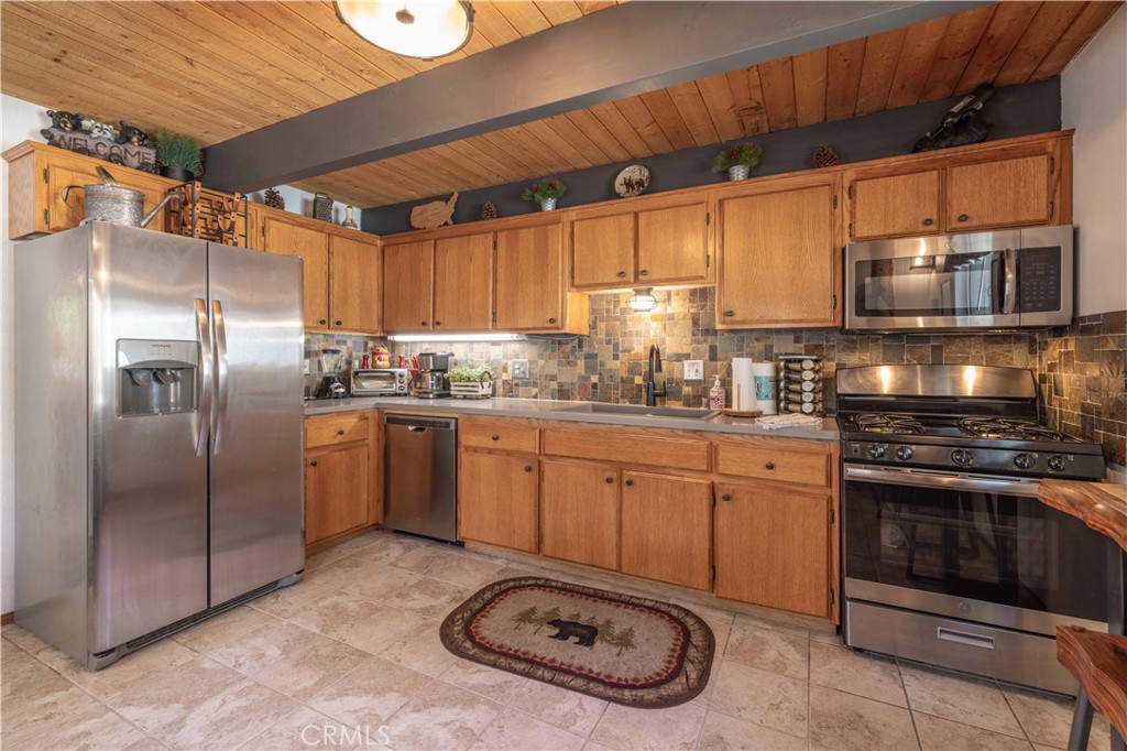 526 Catalina Road Property Photo 3