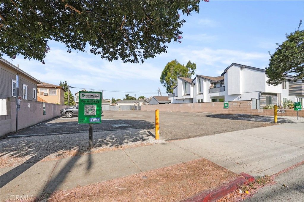 846 N Van Ness Avenue Property Photo 3