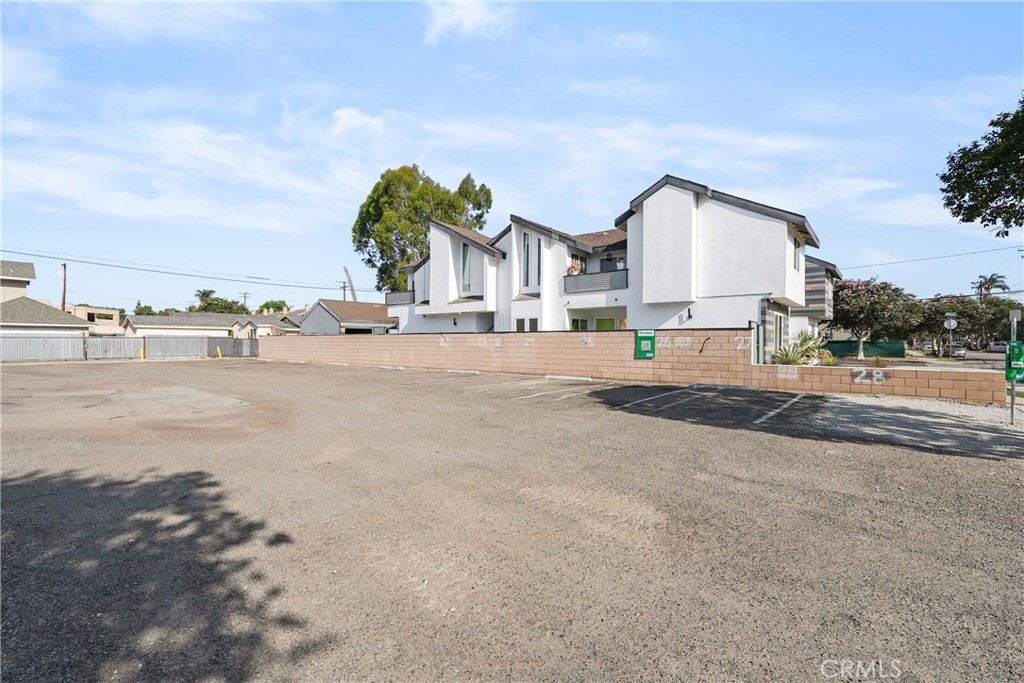 846 N Van Ness Avenue Property Photo 8