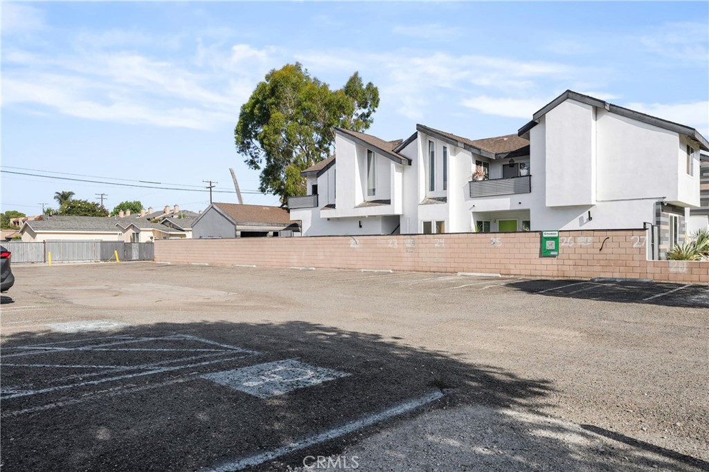 846 N Van Ness Avenue Property Photo 9