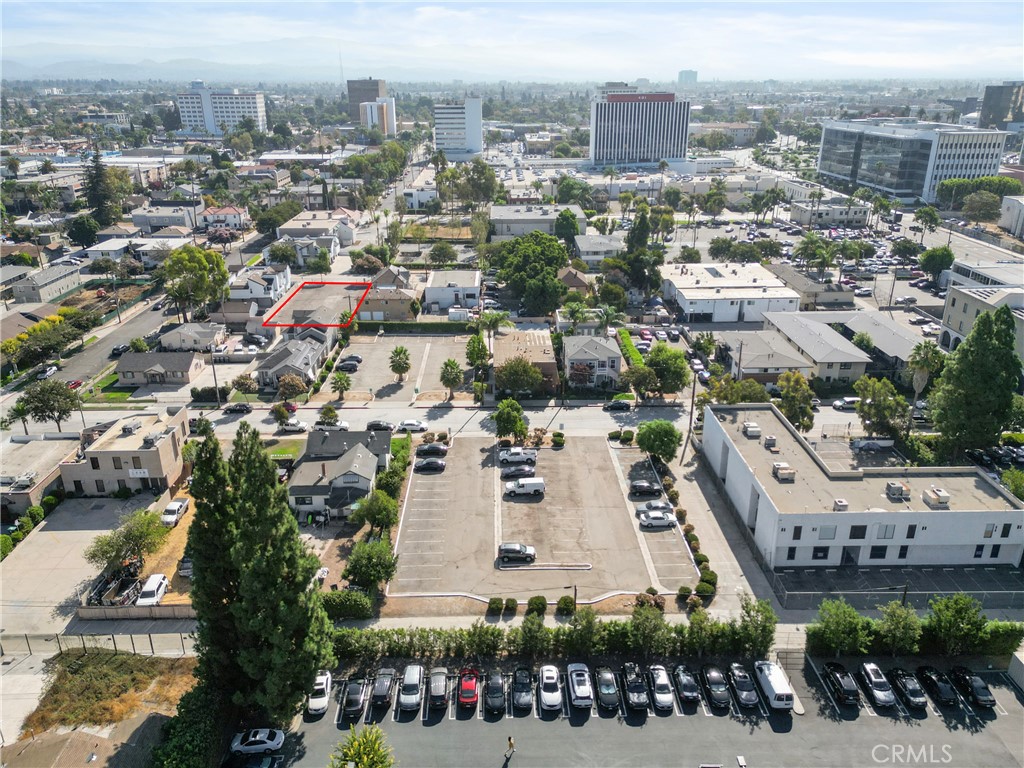 846 N Van Ness Avenue Property Photo 17