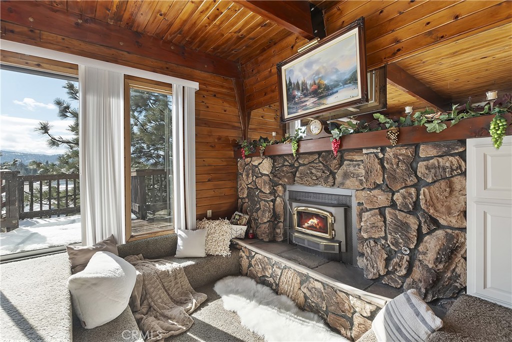 1004 White Mountain Drive Property Photo 6
