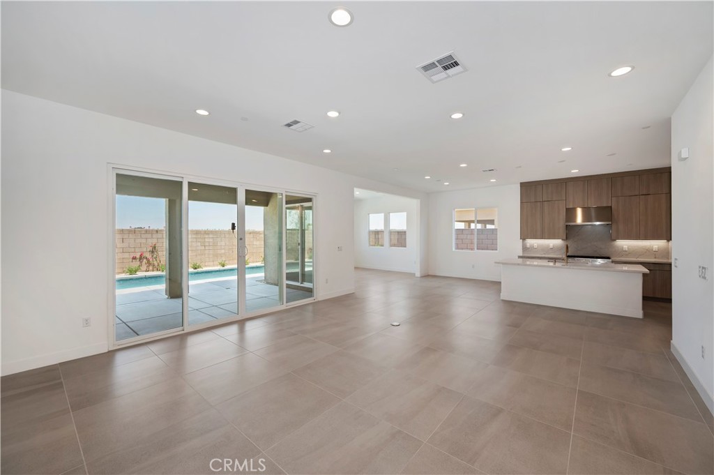 67010 Amethyst Way Property Photo 5
