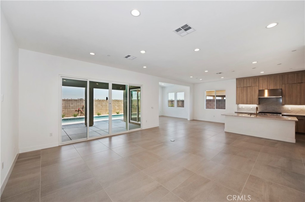 67010 Amethyst Way Property Photo 6