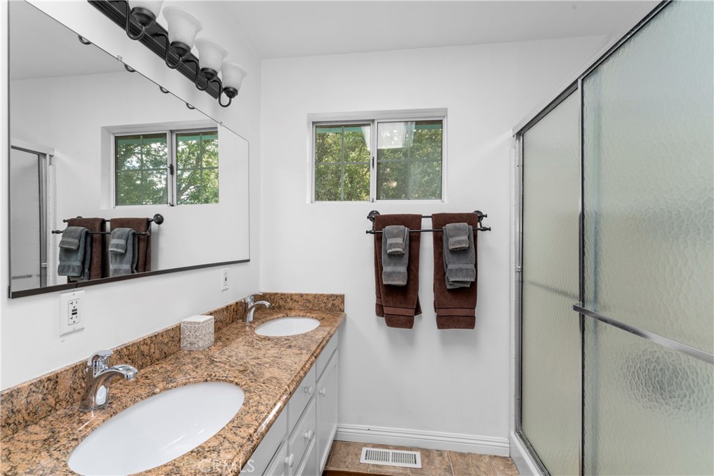 955 Teakwood Drive Property Photo 25