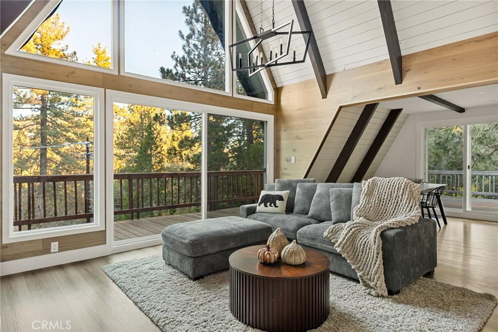 579 Golf Course Rd Property Photo 7