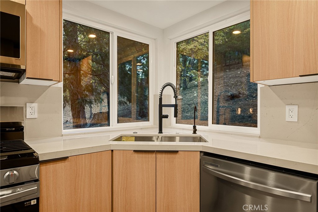 579 Golf Course Rd Property Photo 13