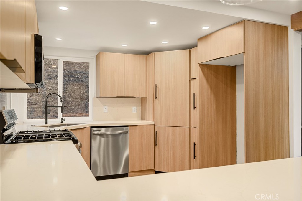 579 Golf Course Rd Property Photo 14