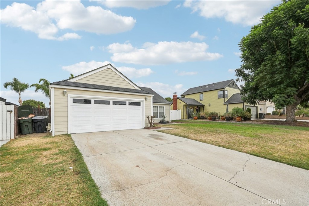 1901 Pepper Tree Drive Property Photo 1