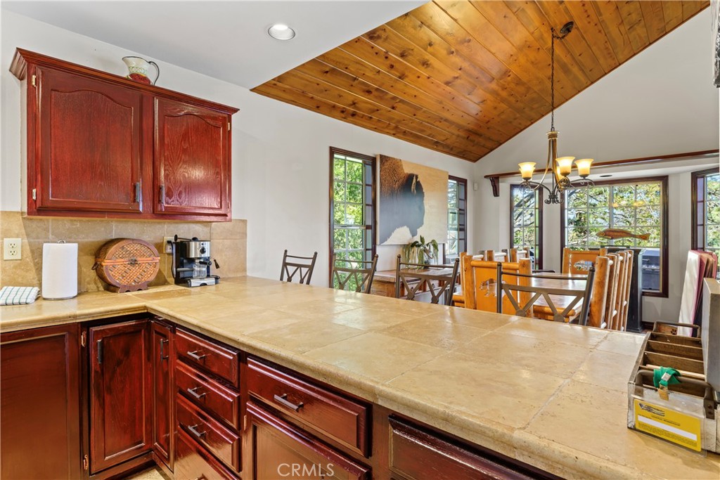 221 Grizzly Road Property Photo 3