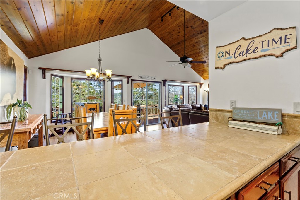 221 Grizzly Road Property Photo 5