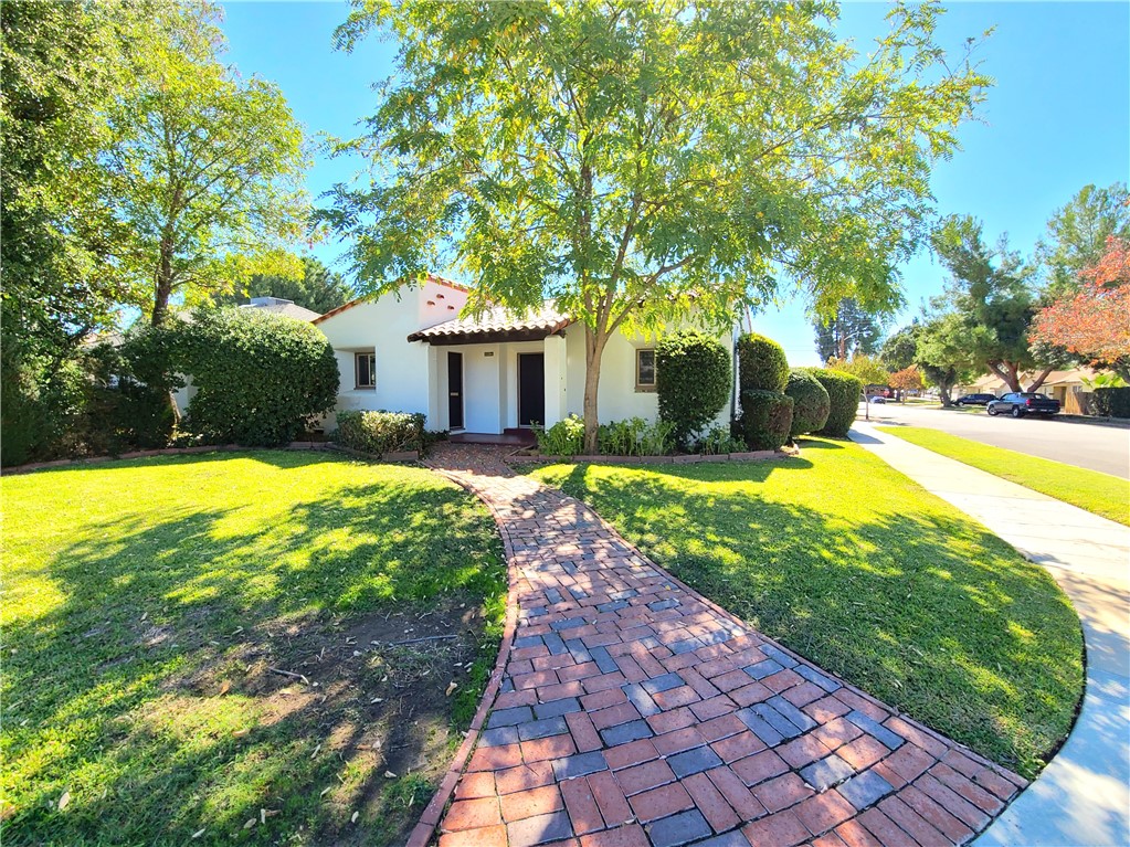 902 College Avenue Property Photo 1