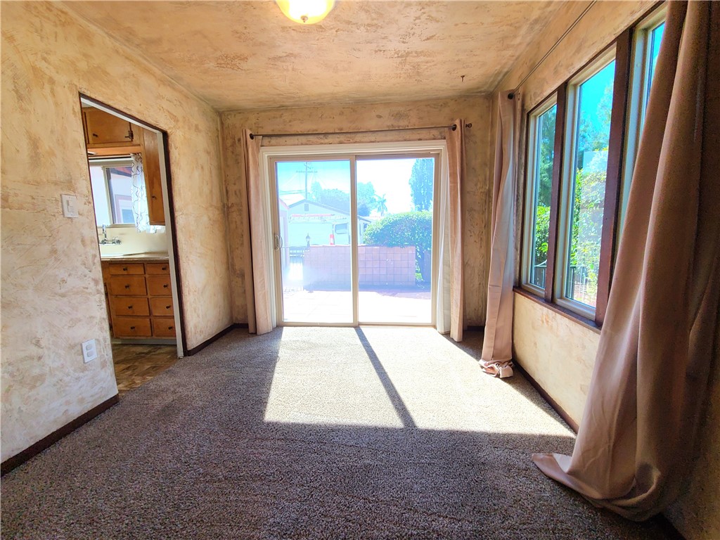 902 College Avenue Property Photo 5