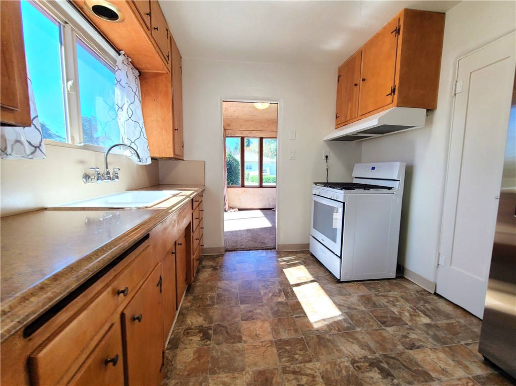 902 College Avenue Property Photo 6