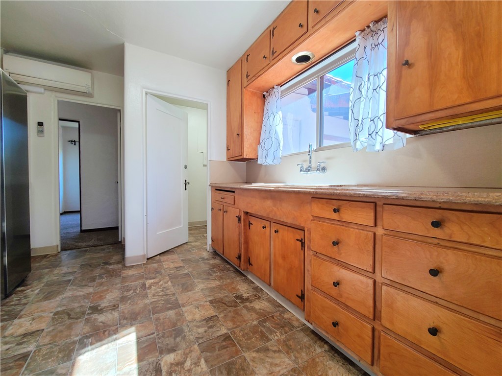 902 College Avenue Property Photo 8