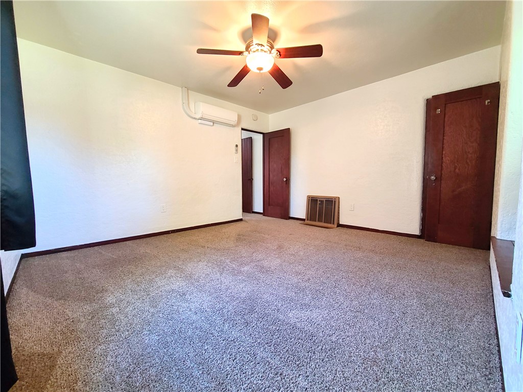 902 College Avenue Property Photo 11