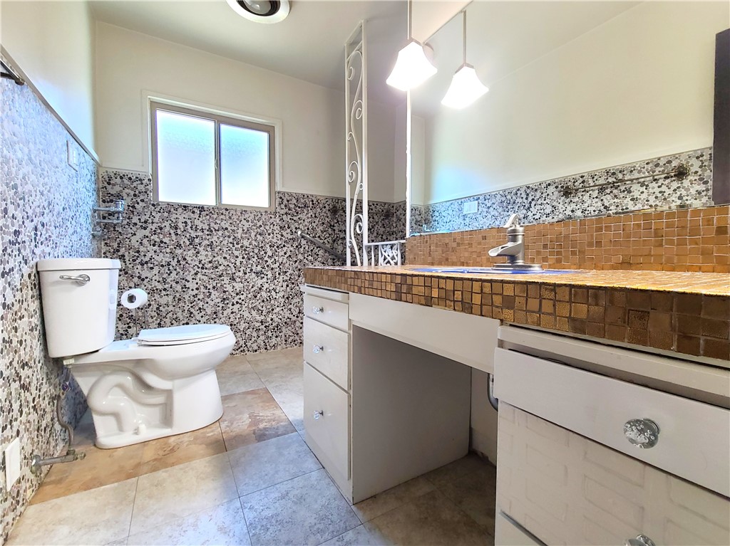 902 College Avenue Property Photo 13