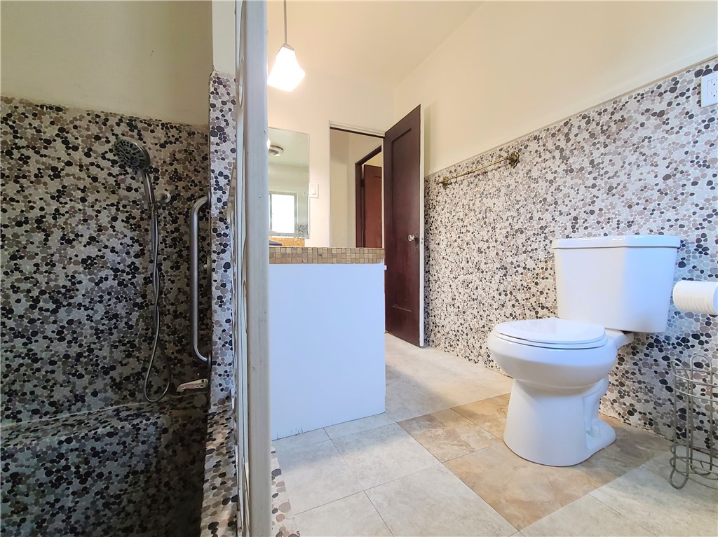 902 College Avenue Property Photo 14