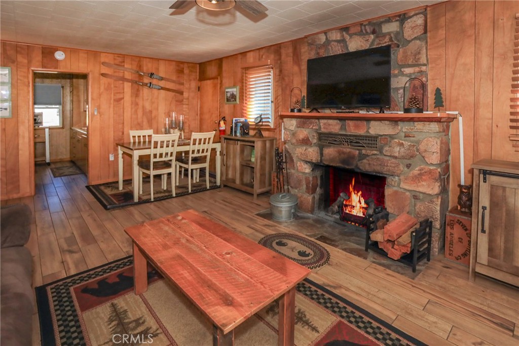 592 Douglas Street Property Photo 12