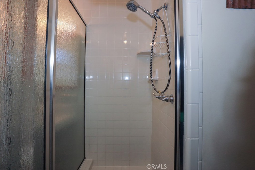 592 Douglas Street Property Photo 28