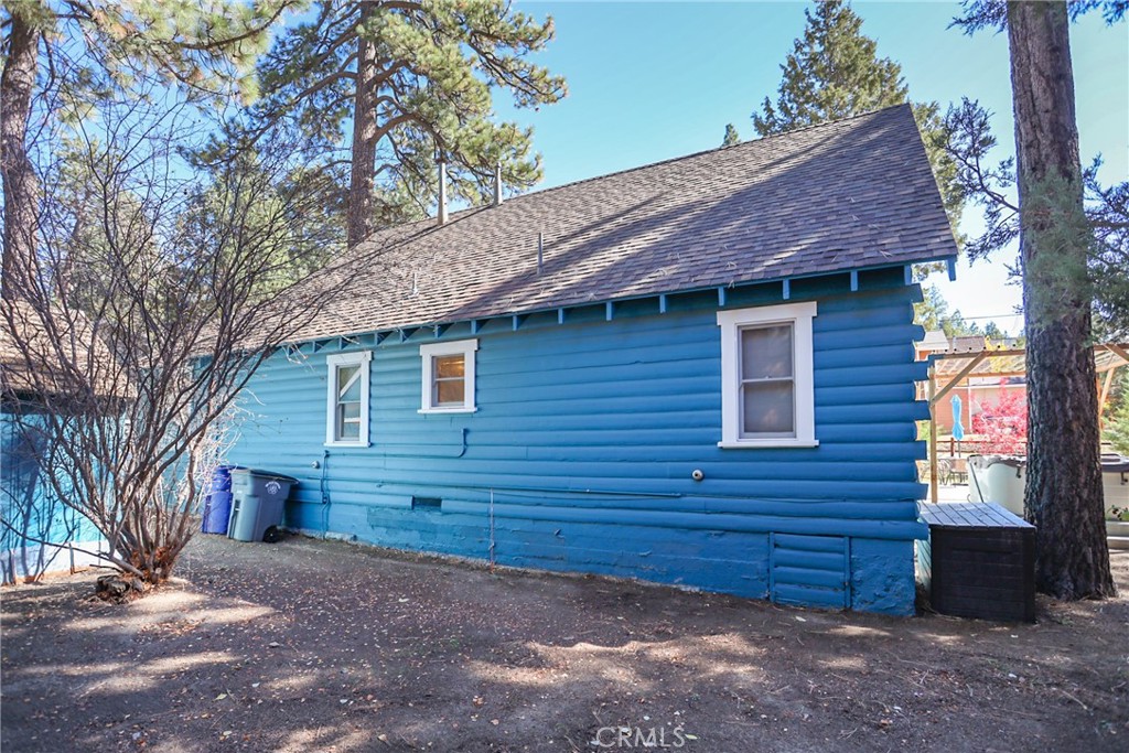 592 Douglas Street Property Photo 35