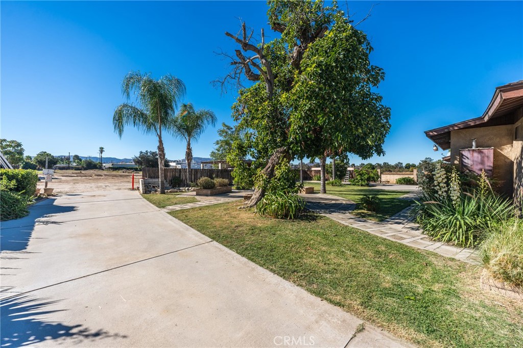 831 W Lugonia Property Photo 29