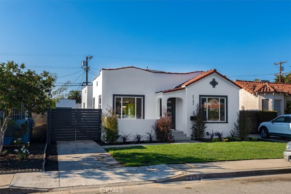 2143 S Redondo Boulevard Property Photo 1