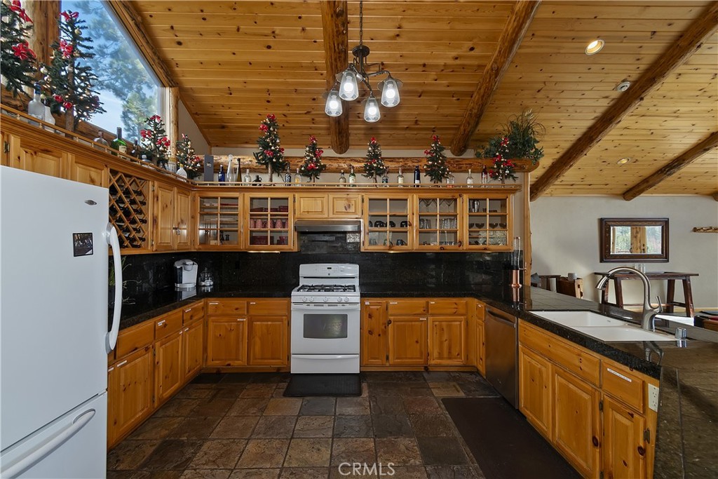 340 Stoney Creek Property Photo 18