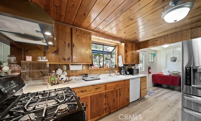 23095 Balsam Property Photo 8