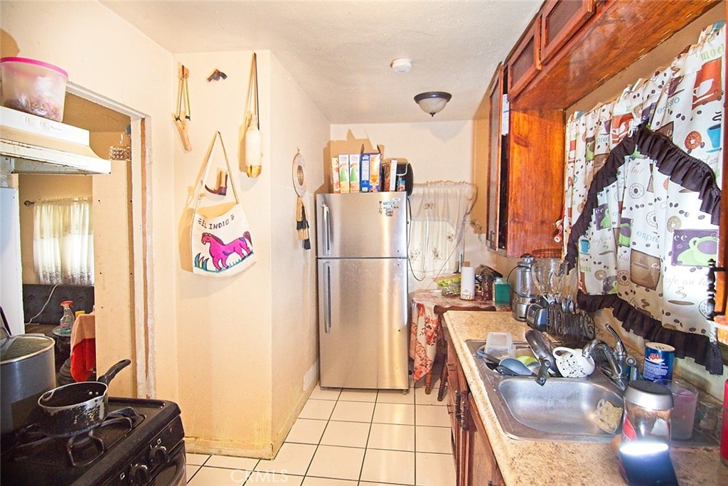 6905 Compton Property Photo 4