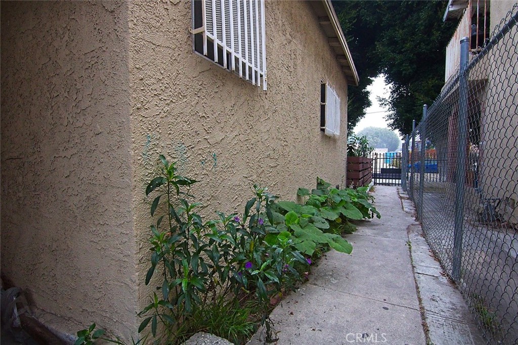 6905 Compton Property Photo 25